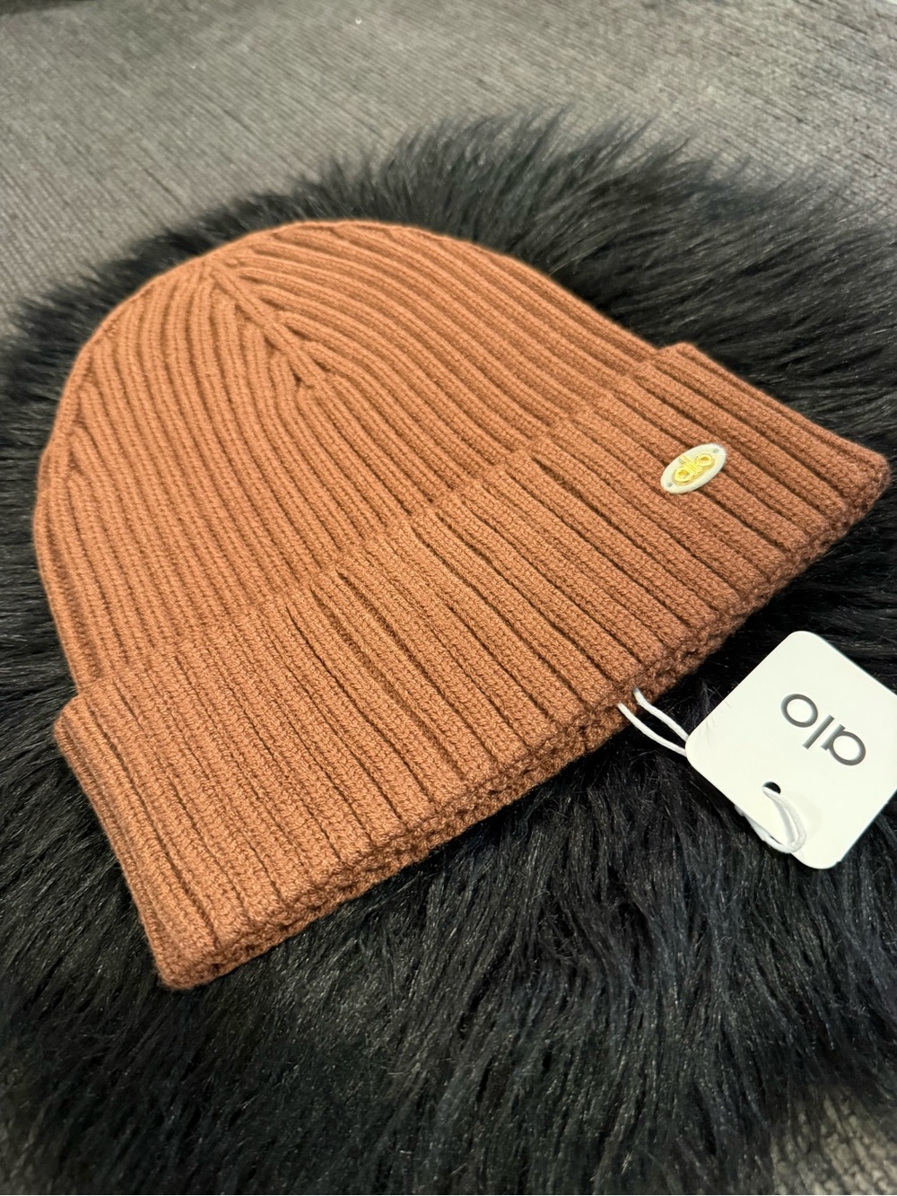 ALO Yoga Ribbed Knit Beanie in Rust